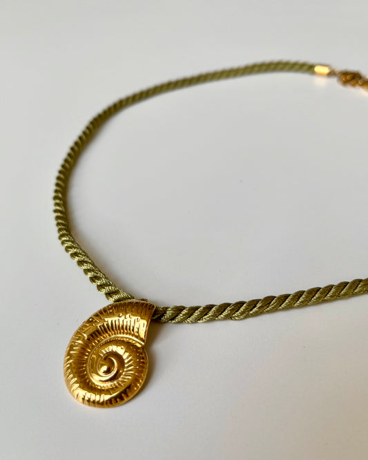 Collier sail kaki