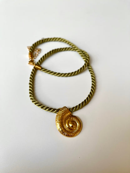 Collier sail kaki