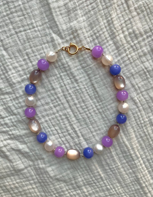 Collier de perles upcyclées violettes